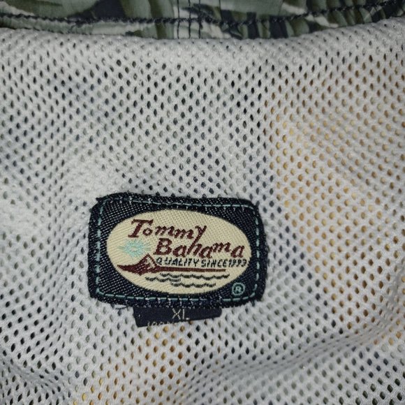 TOMMY BAHAMA MEN'S PINEAPPLE PRINT SWIM TRUNKS - Picture 6 of 7